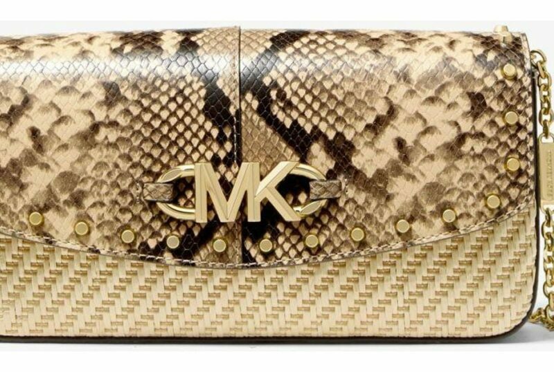 michael-kors-Naturale-Naturale-Pochette-Izzy-grande-in-paglia-intrecciata-e-pelle-stampa-pitone-con-borchie