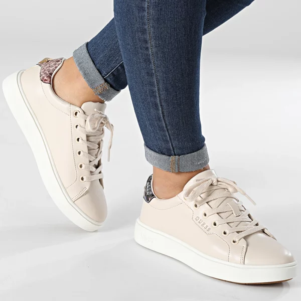 Baskets femme Guess beige avec logo