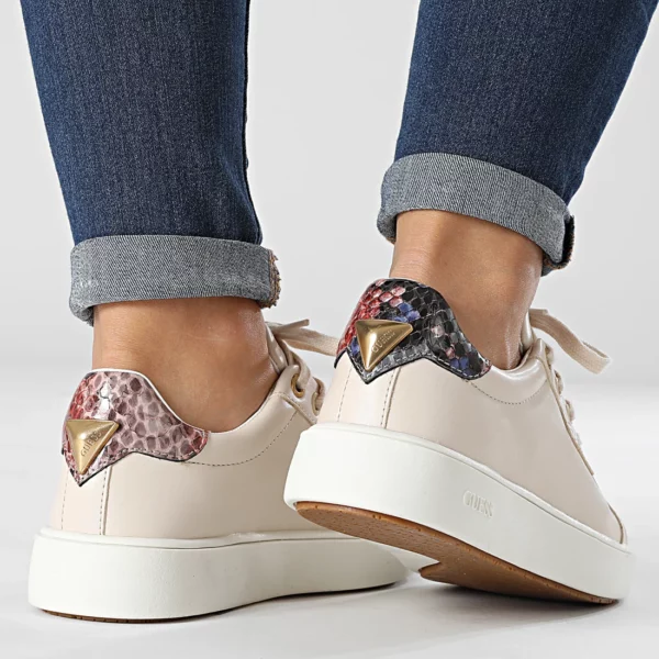 Baskets femme Guess beige avec logo