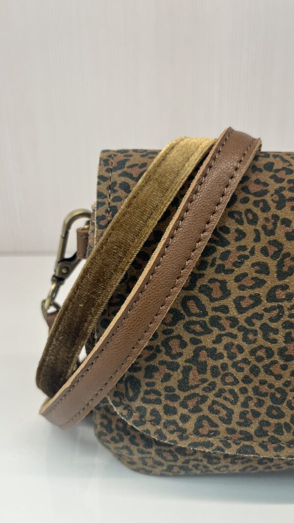 Sac pochette porté travers Odile PA ocre léopard cuir Mila Louise