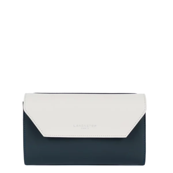 Porte monnaie, porte billets, 16 emplacements carte, emplacement carte d'identité, poche intérieure simple Ligne : Smooth Dimensions & poids Dimensions (L x H x P) : 19 x 12 x 3,5 cm Poids : 0.42 kg Spécificités Forme : Compagnon dos à dos Type de fermeture : À rabat avec pression, zippée tout autour Poches : 24 emplacements pour carte, poche intérieure simple, porte-billets, porte-chéquier, porte-monnaie