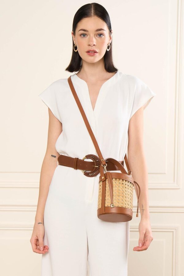 Petit sac seau Lancaster cannage rotin camel