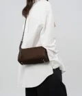 Sac bandoulière rectangle suède Lancaster marron